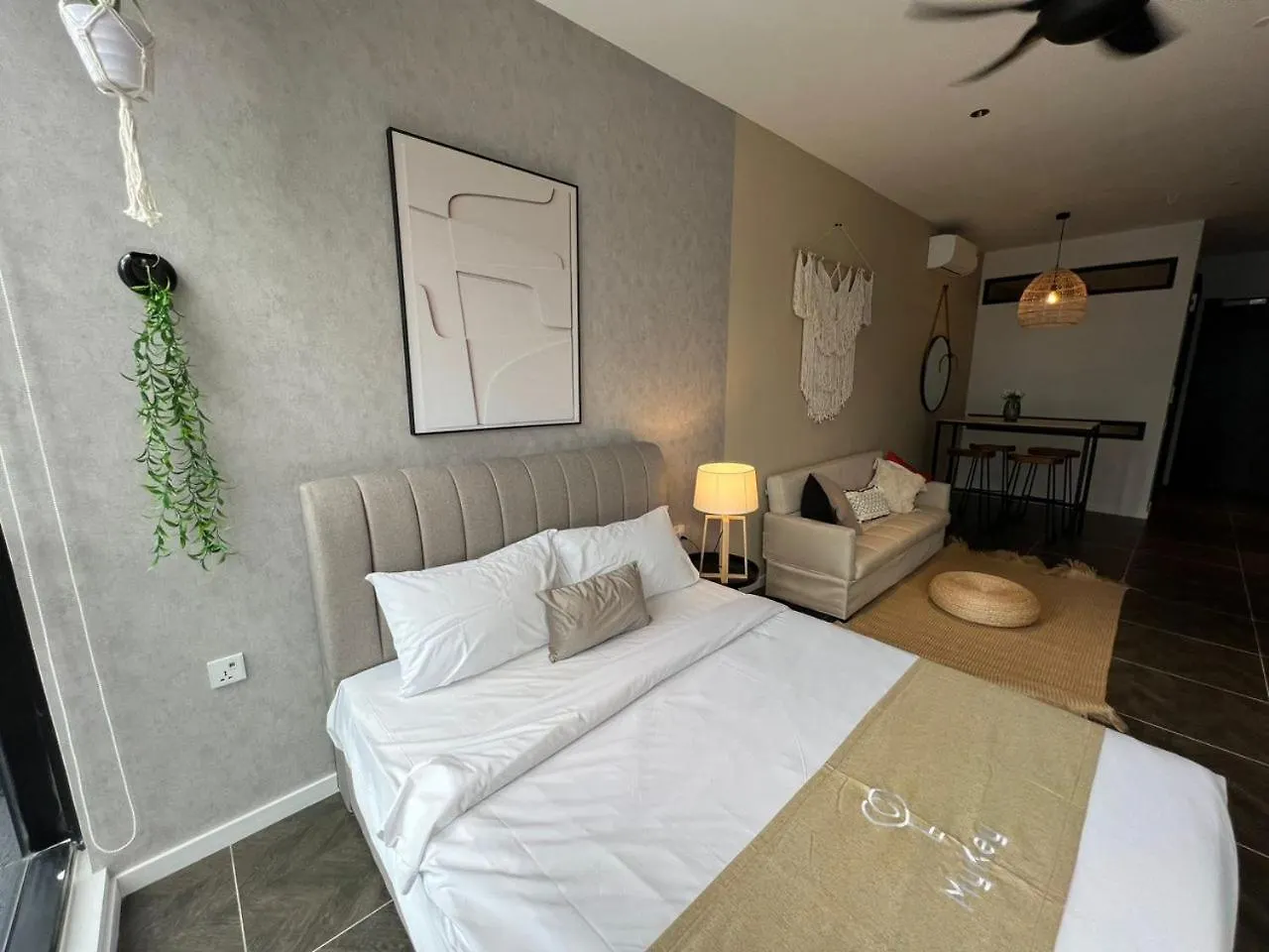 Scarletz Suites Klcc Deluxe Room Kuala Lumpur Malaysia