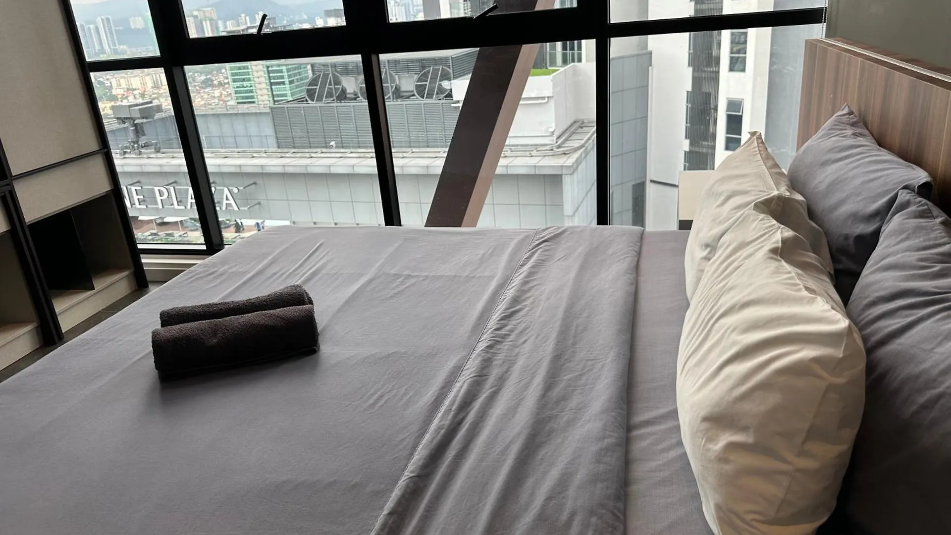 Scarletz Suites Klcc Deluxe Room Kuala Lumpur