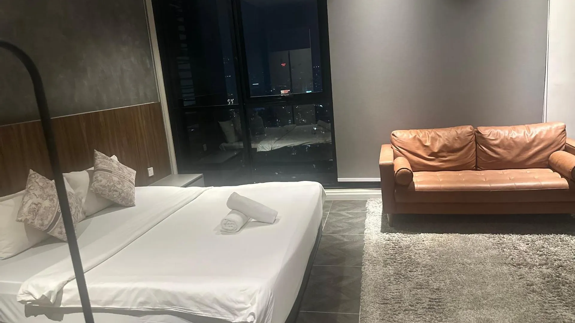 Aparthotel Scarletz Suites Klcc Deluxe Room Kuala Lumpur Malaysia